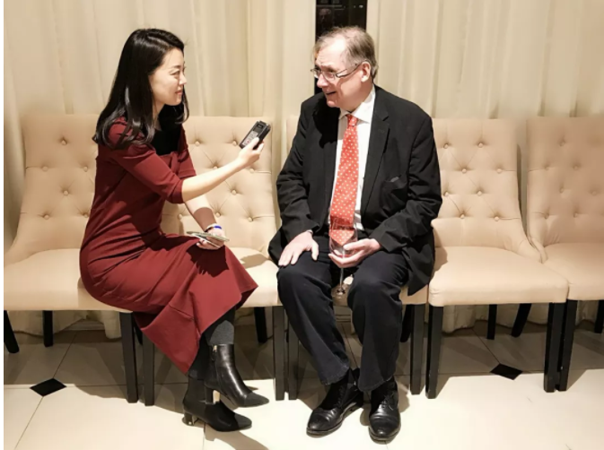 英慈企业管理咨询(上海)有限公司中国区副主席Adam Williams接受本台记者采访
